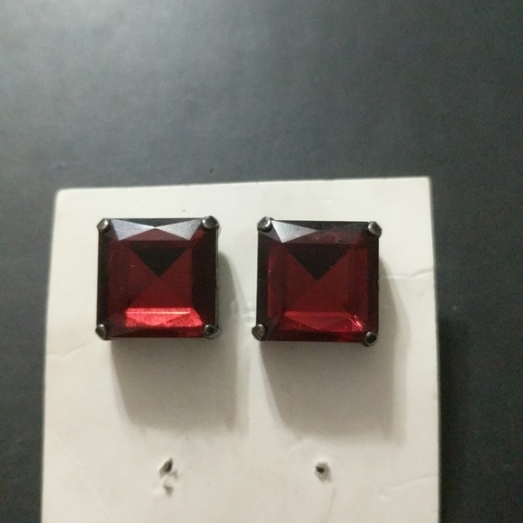 Gunmetal Black Square Shape Red Rhinestone Statement Earrings - Picture 1 of 1